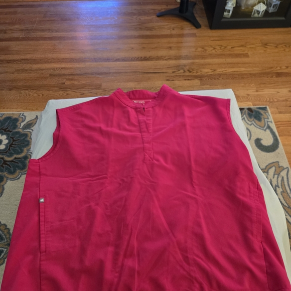 Figs Bright Pink Rafaela Technical Collection Over-sized Scrub Top - Picture 1 of 4